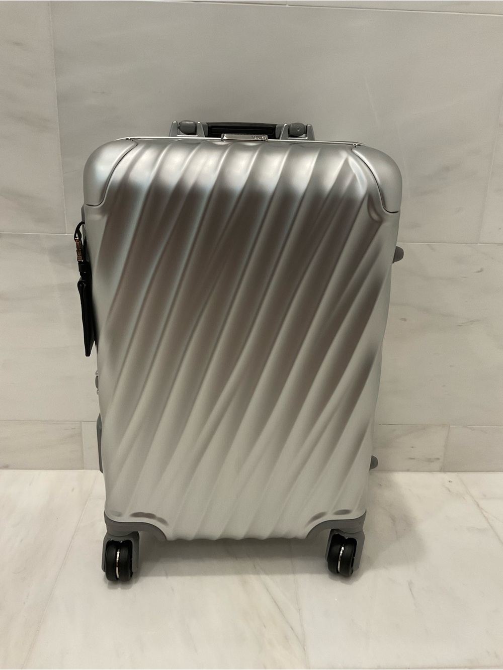 NEW Tumi 19 Degree ALUMINUM 22” INTERNATIONAL EXPANDABLE Packing Case - SILVER